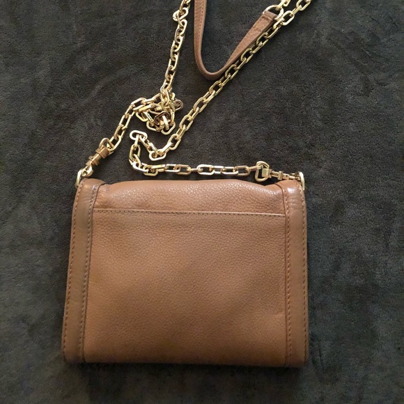 Tory Burch Gold Link Logo Purse - Picture 2 of 3